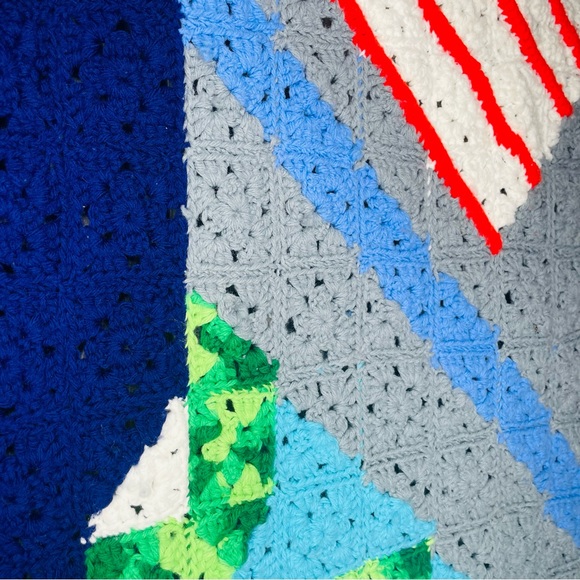 Large handmade granny square pixilated crochet rocket ship space throw blanket - Picture 5 of 5